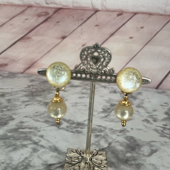 Italian lucite dangling clip on earrings - Picture 1 of 8